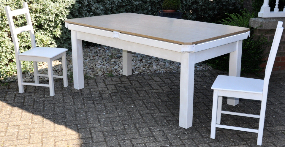 6ft outdoor pool table in white finish with matching chairs