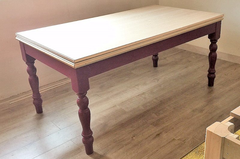 5ft pool dining table with turned legs and pine top